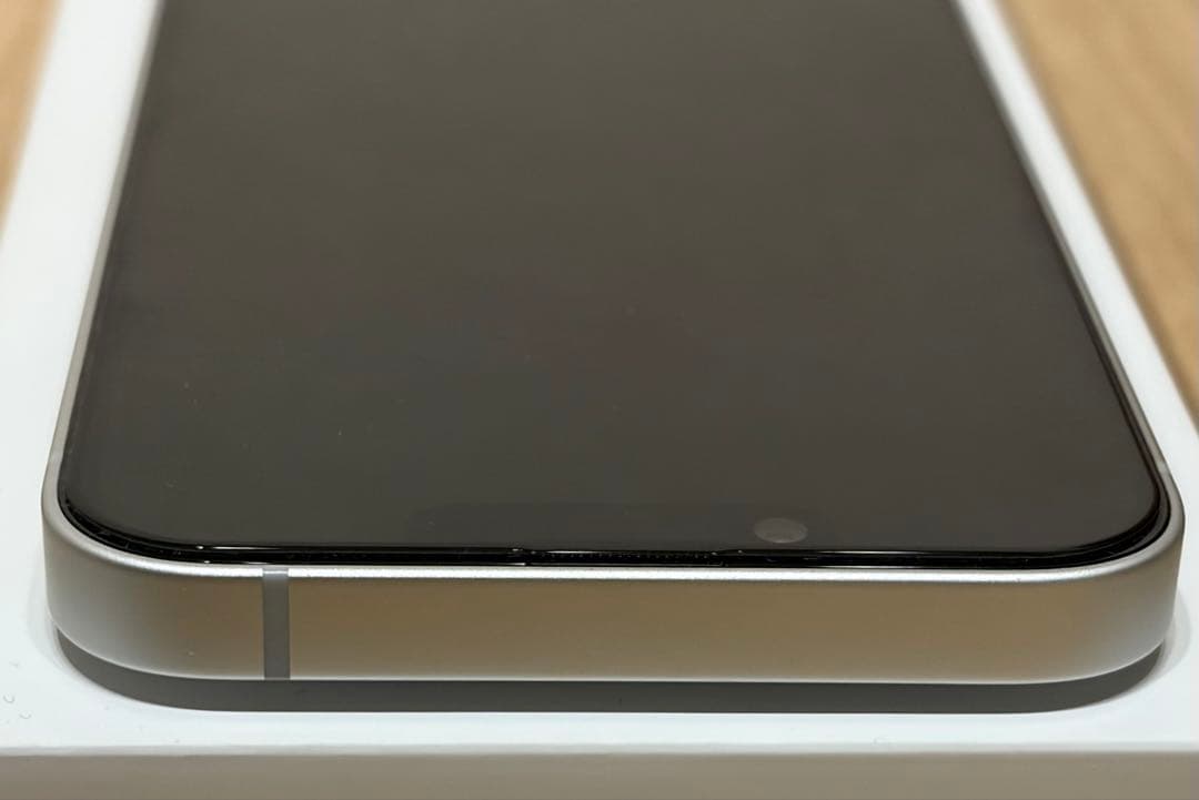 iPhone16e 128G ホワイト SIMフリー 傷なし 美品