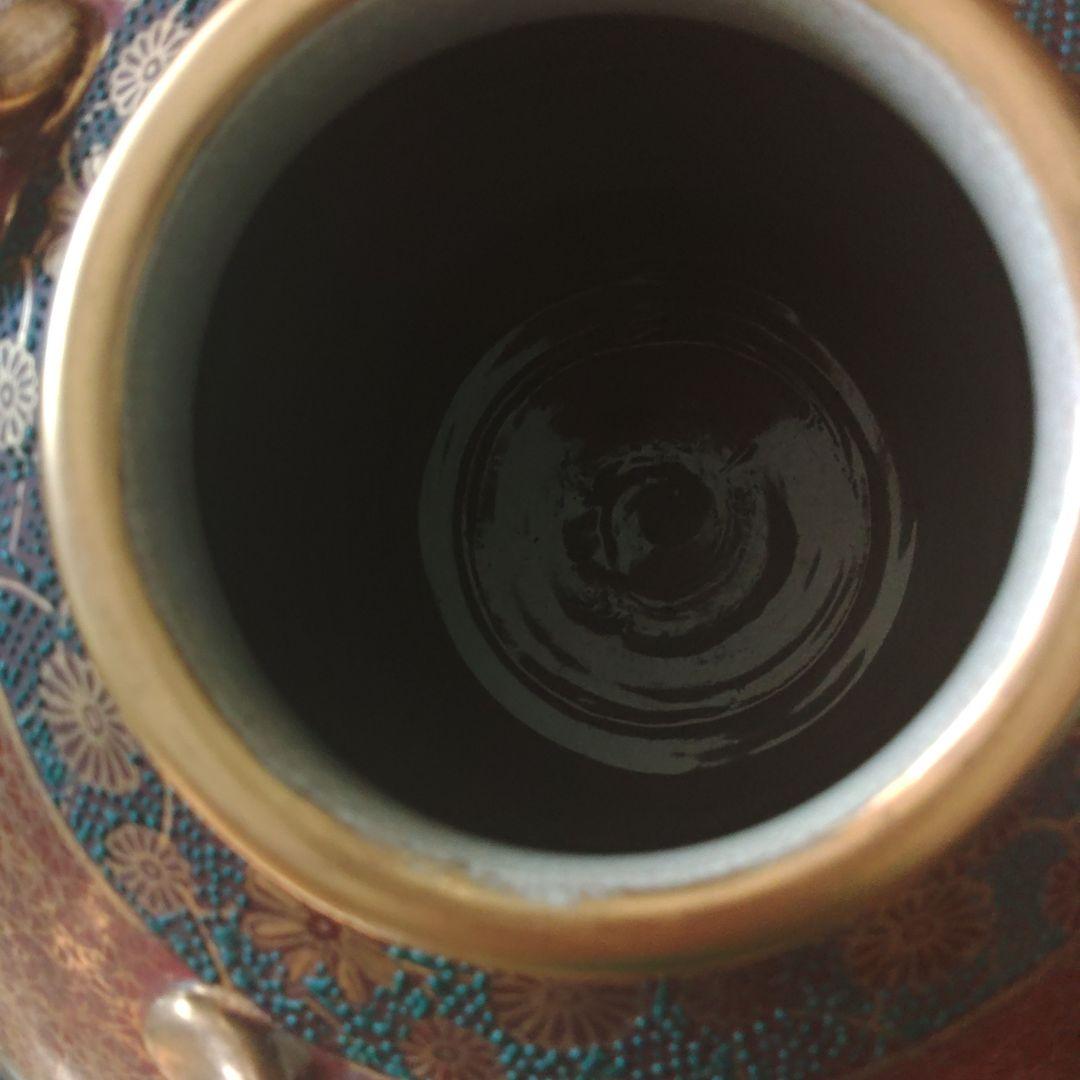 金彩装飾の陶器の丸型壺
