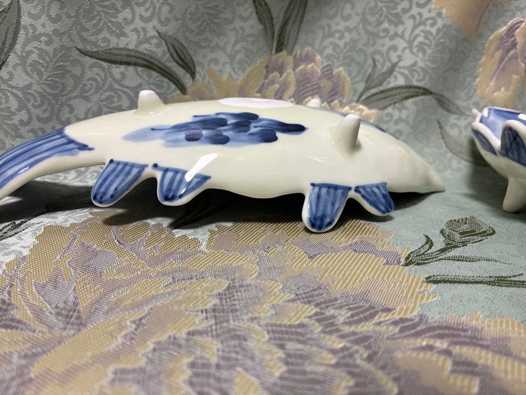 魚彫刻　足付皿揃　5皿　深川刻印あり　製造終了品　深川製　染付 魚型皿　 三つ足