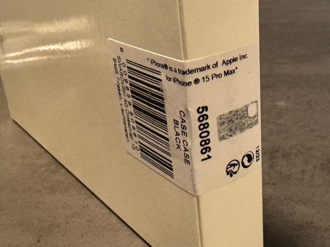 スワロフスキー　スマートフォンケース iPhone 15 ProMax ブラック