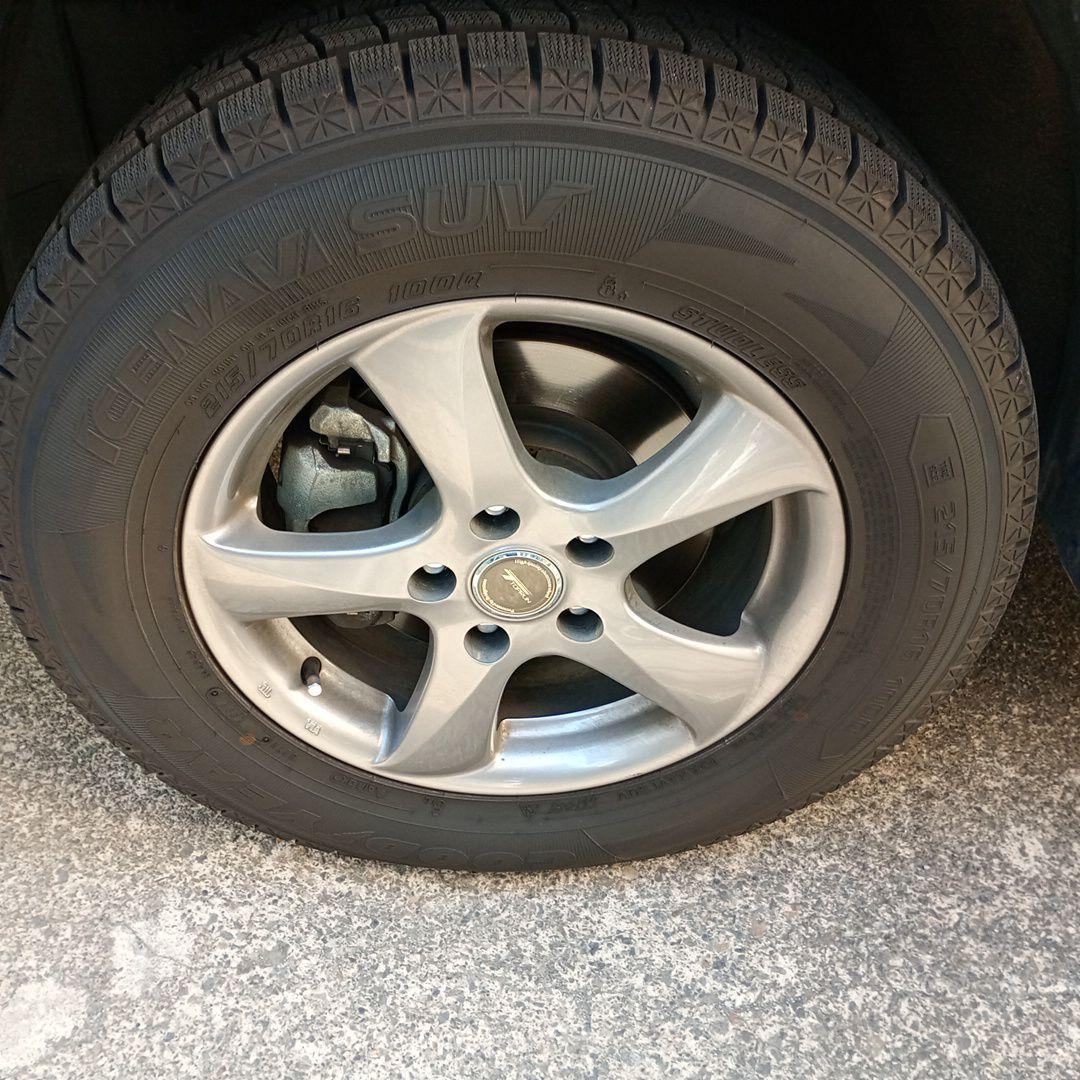 Goodyear SUV用スタッドレスタイヤ 215/70R16 ホイールセット