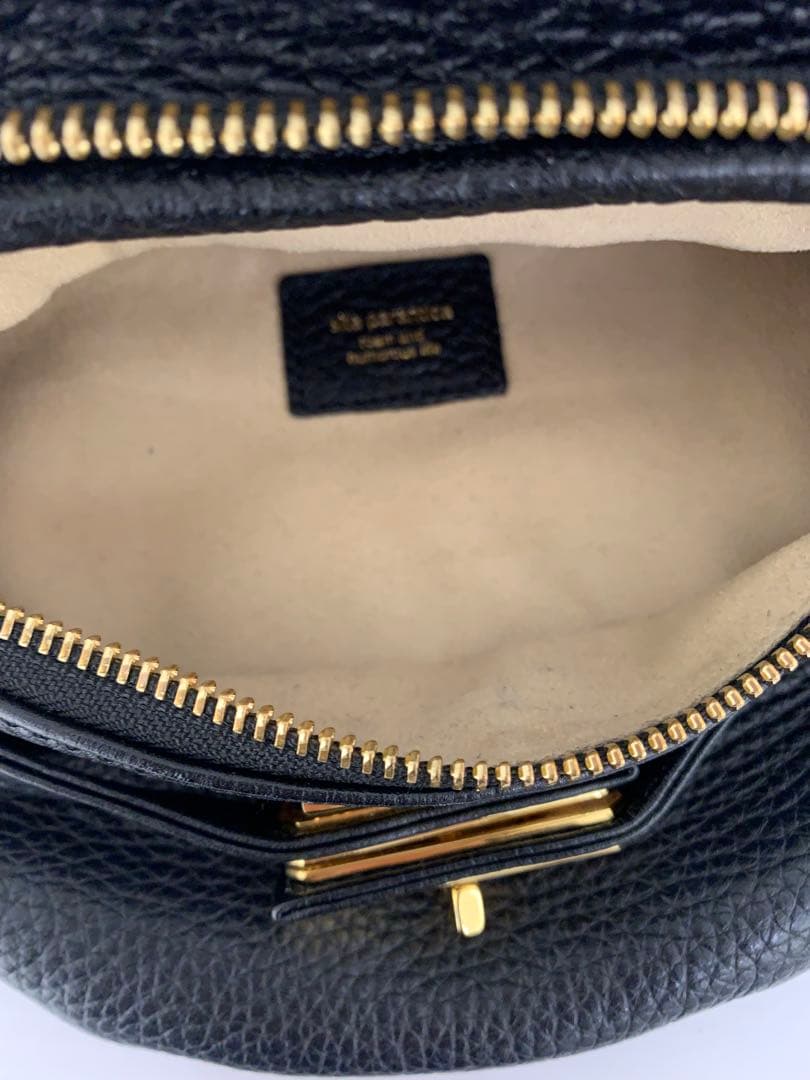 最終週末お値下げ‼️ SITA PARANTICA　シボ革ボディバッグブラック美品