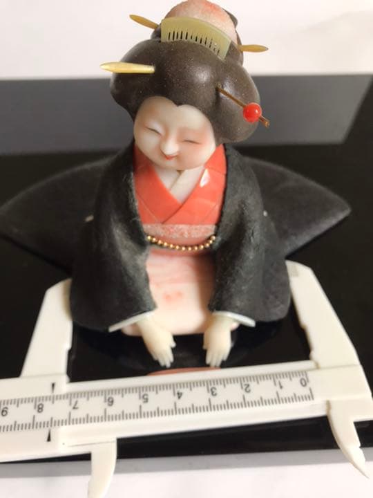 珊瑚彫刻　婦人