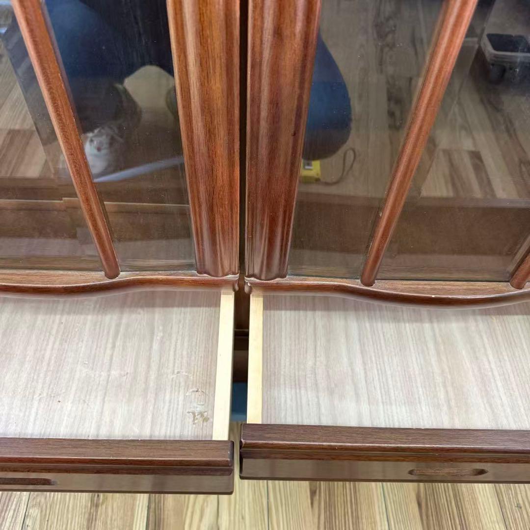 ダークブラウン 木製 キャビネット ガラス扉付き