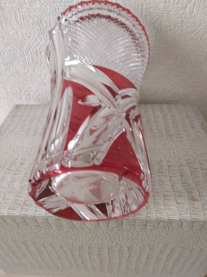 ★未使用★KAGAMI CRYSTAL 江戸切子 花瓶 赤色 花模様