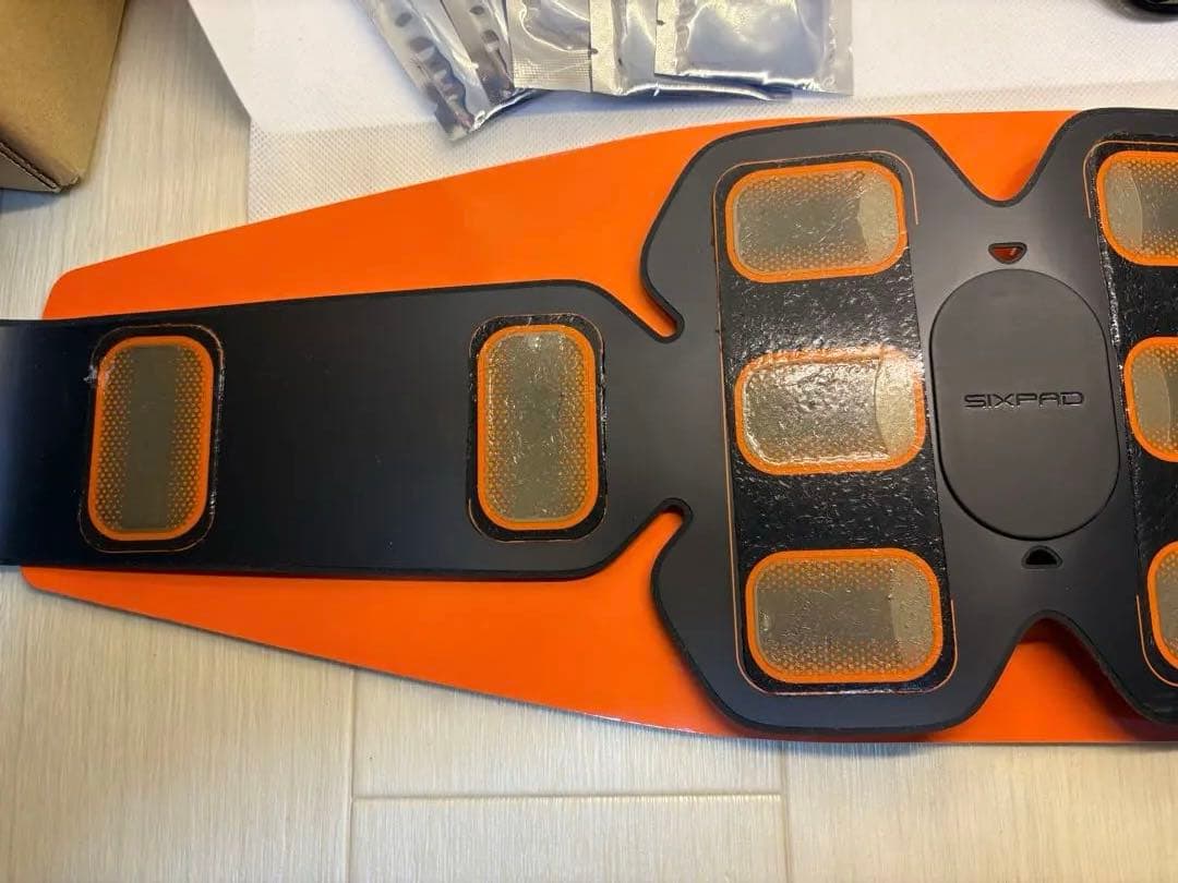 【超美品】新品パッド付　シックスパッド　アブズベルト　S/M/L