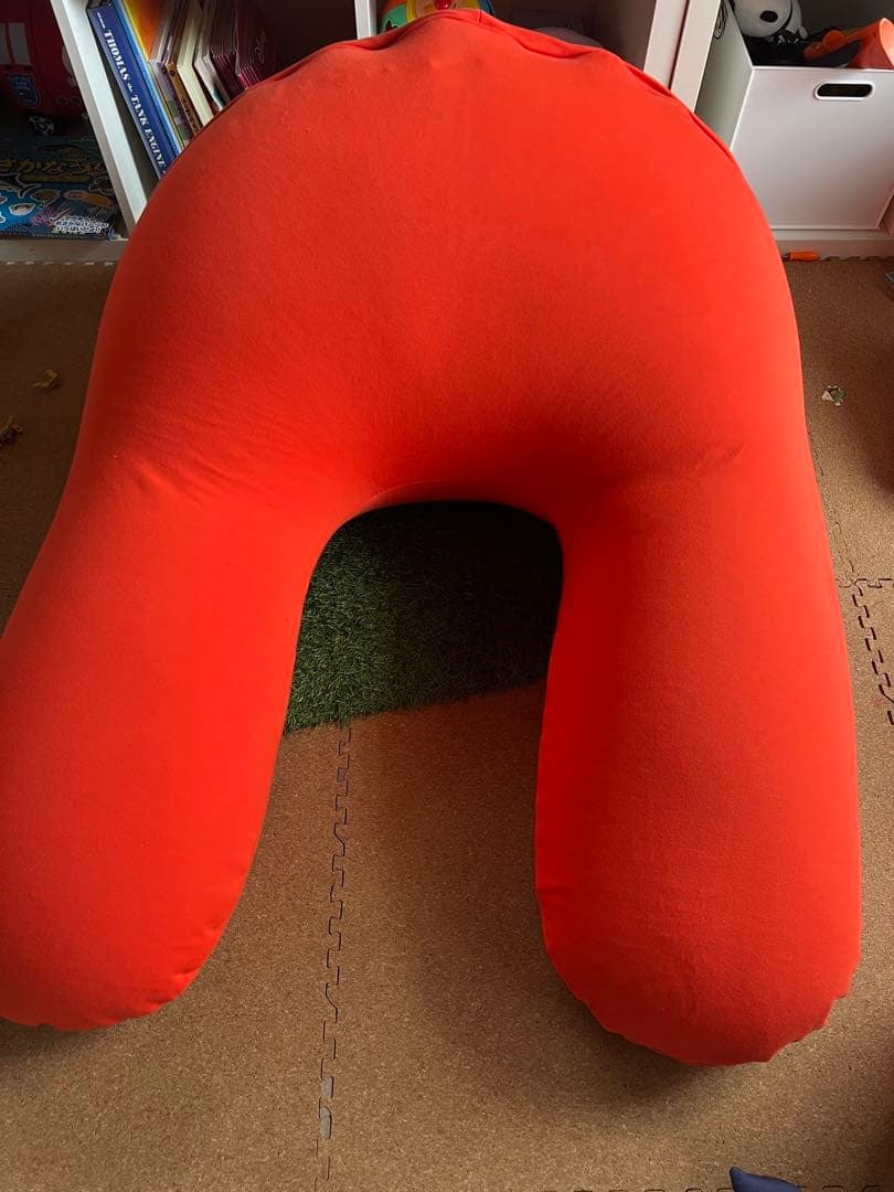 yoibo ゴースト　U字型ビーズクッション 赤