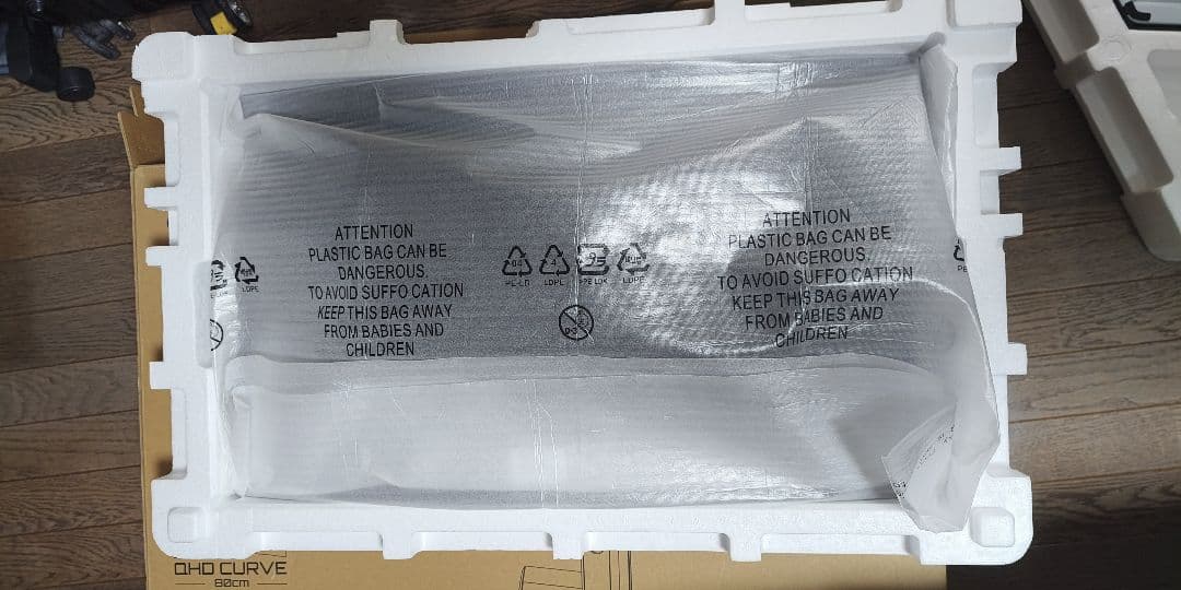 GIGABYTE G32QC ゲーミングモニター 31.5インチ WQHD