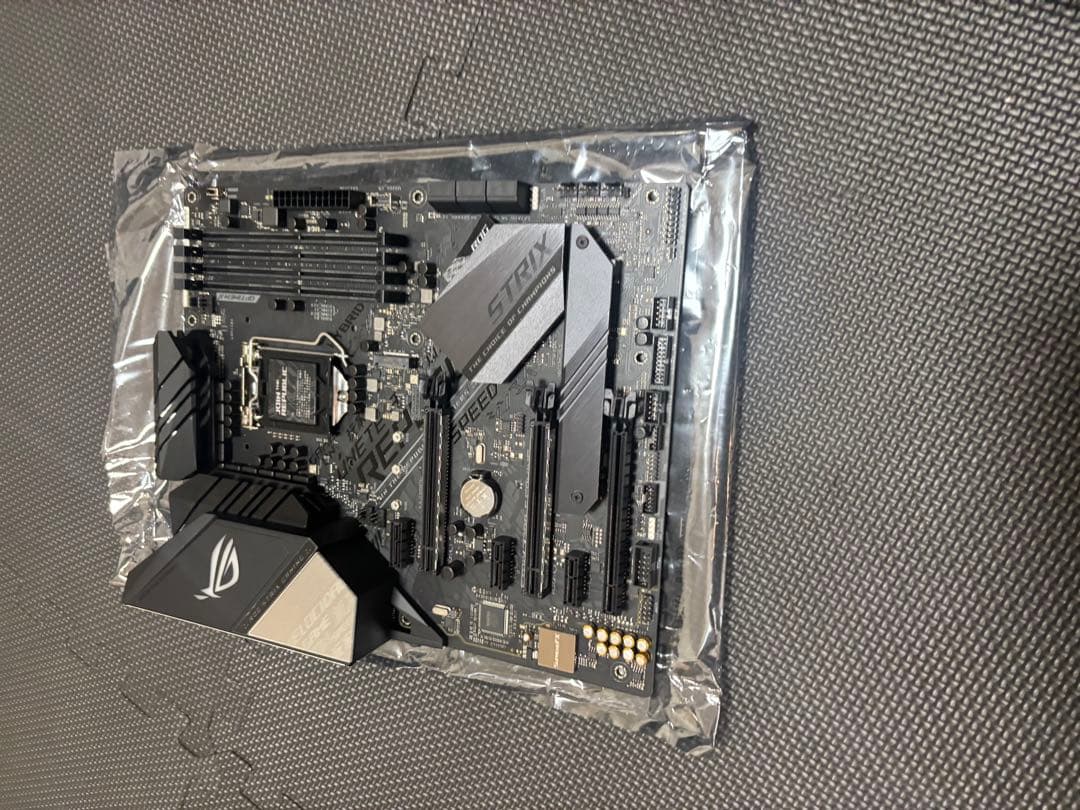 ASUS　STRIX Z390-F GAMING　マザボ