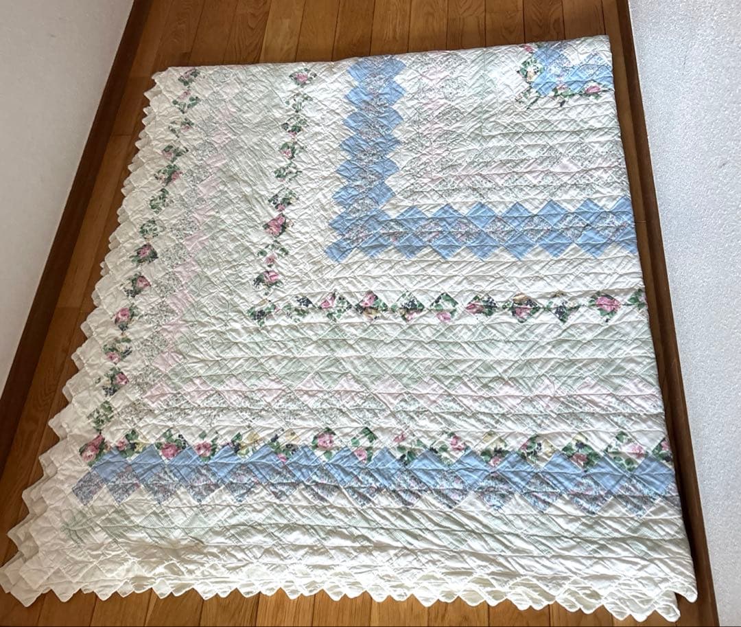 アメリカンアンティークキルト　ベッドカバー　ブロック繋ぎ