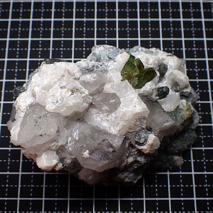 【パキスタン/バルチスタン産】スフェーン原石