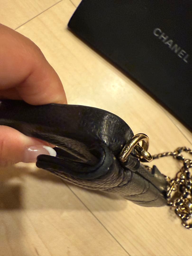 CHANEL iPhone14pro ゴールドチェーン付きカバー