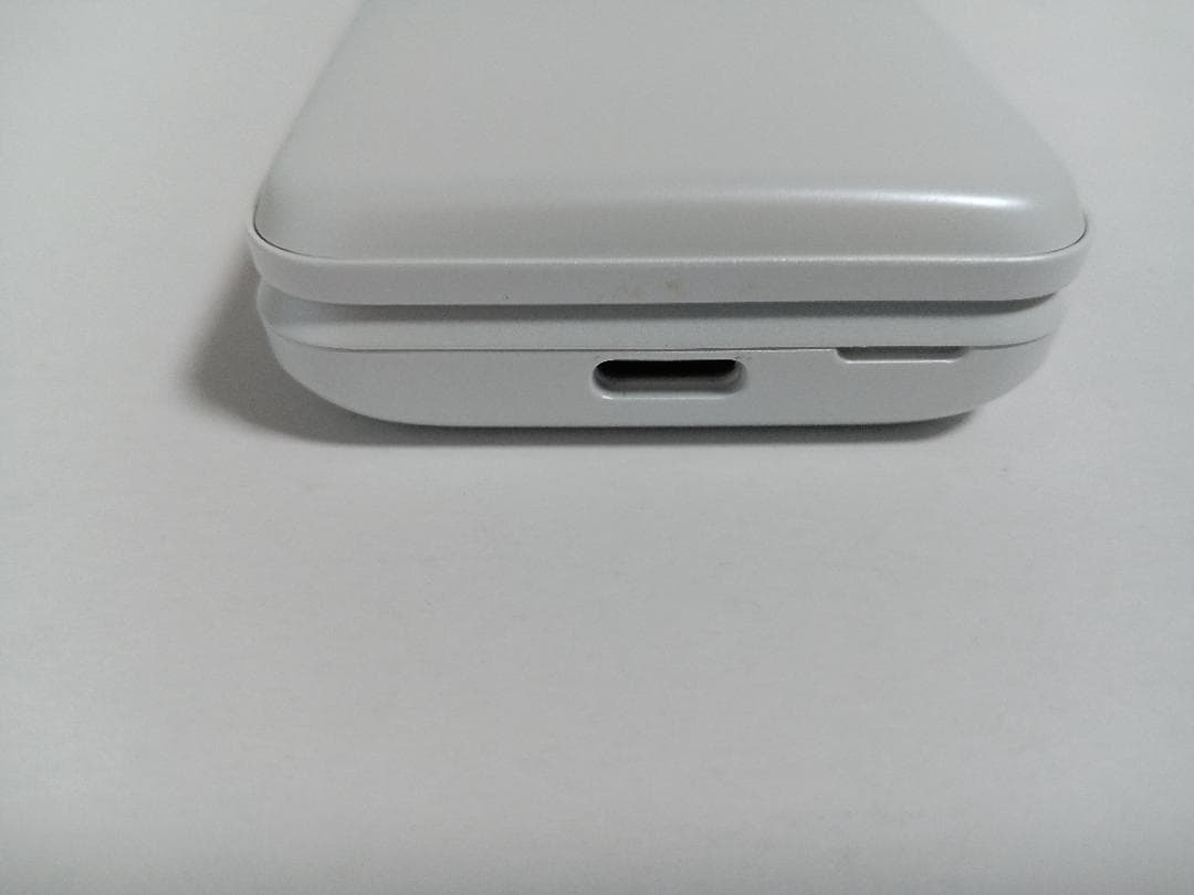 ☆ au GRATINA KYF42 ホワイト SIMロック解除済み