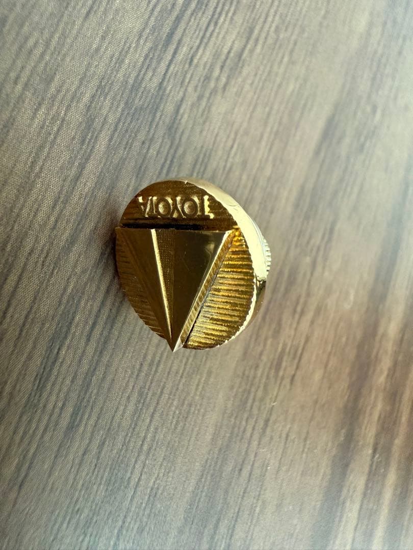 トヨタ1,000台 メーカー表彰 社章 ピンズ バッヂ 金色メッキ製 1993年