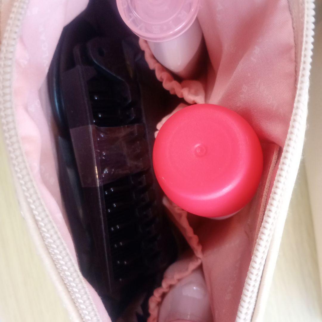 エミレーツ航空　ビジネス　アメニティ　4点