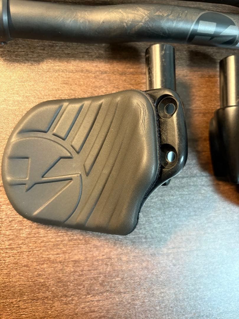 METRON 4D FLAT M.A.S.フルカーボンハンドルバー