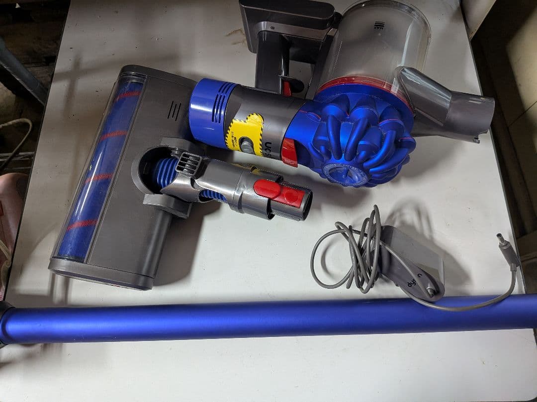 Dyson SV11 Fluffy ダイソン 掃除機 本体＋純正充電器 動作品