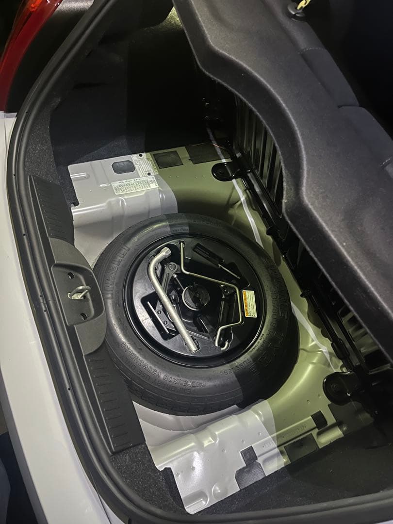 アバルト　の緊急用に　フィアット500 スペアタイヤ工具セット　送料込み未使用