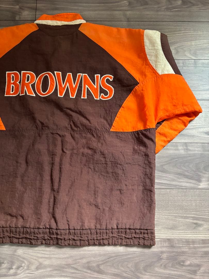 BROWNS ナイロンジャケット　アメフトNFL 中綿ジャケット