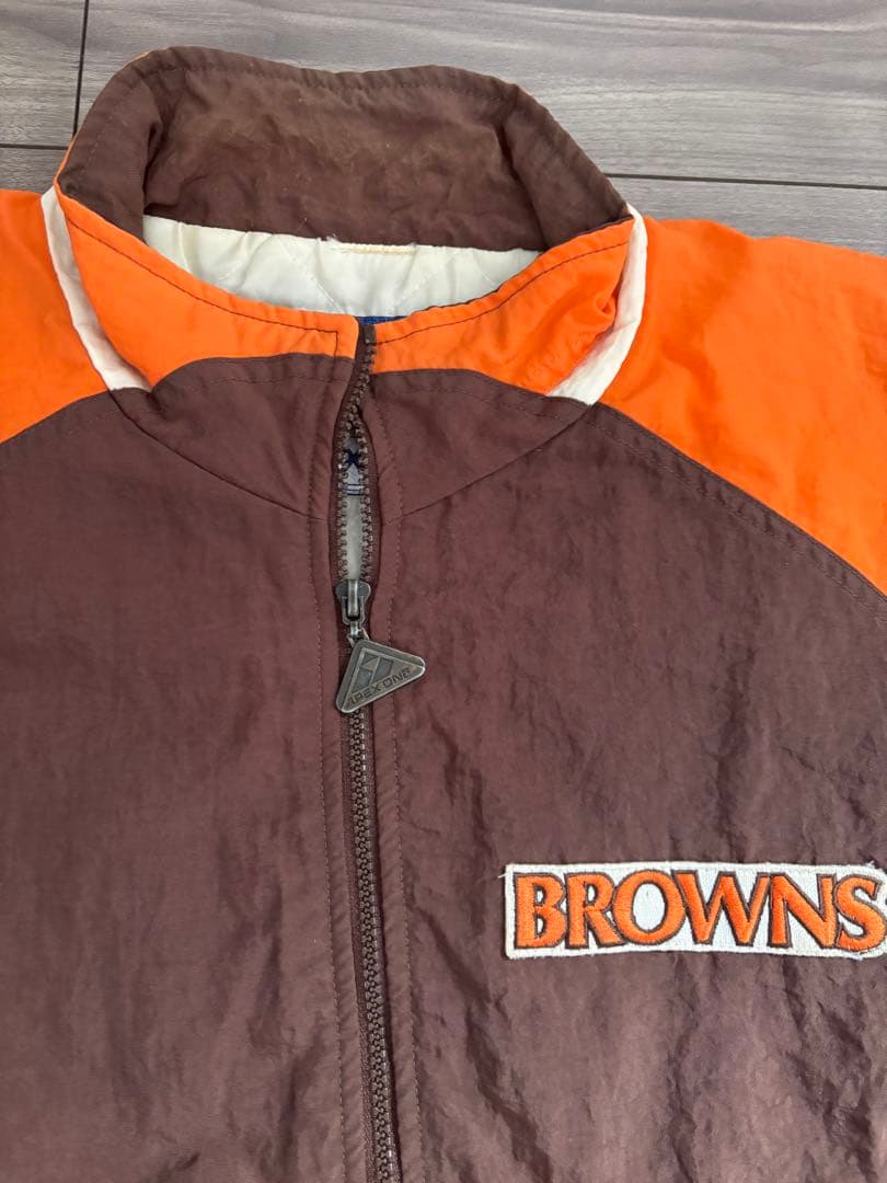 BROWNS ナイロンジャケット　アメフトNFL 中綿ジャケット