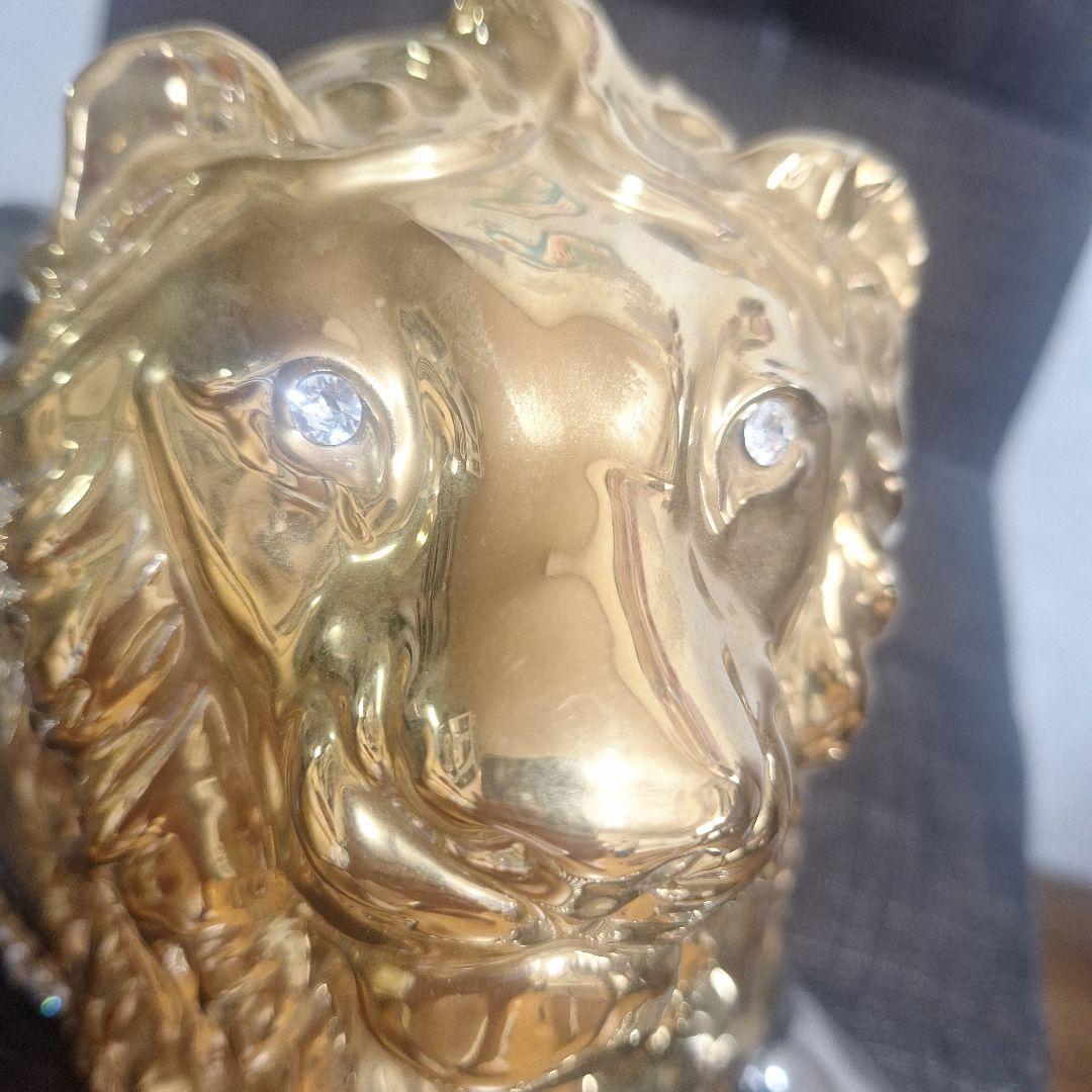 イタリア。アウラ社。ライオン