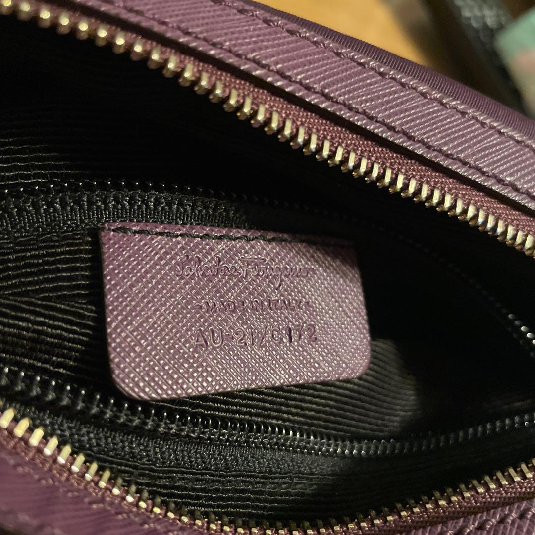 Salvatore Ferragamo ショルダーバッグ　フェラガモ