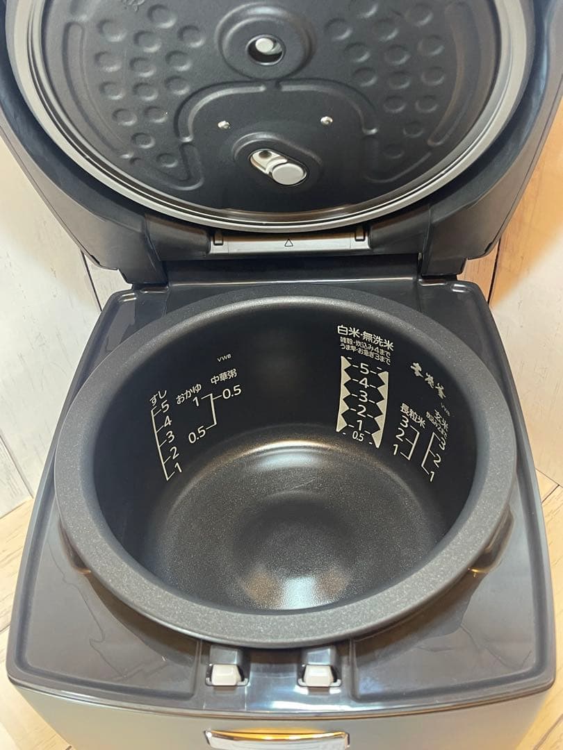 炊飯器 本炭釜 黒真珠（くろしんじゅ）NJ-VWB10-B [5.5合 /IH]