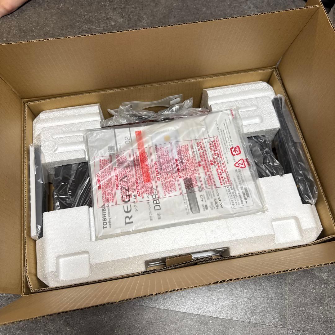 新品未使用　TOSHIBA REGZA ブルーレイレコーダーDBR-Z110