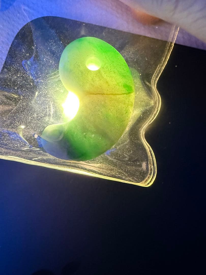 糸魚川翡翠‼️勾玉‼️大変に美しい絶品‼️芸術的‼️ 透光抜群‼️破格出品‼️13.1g