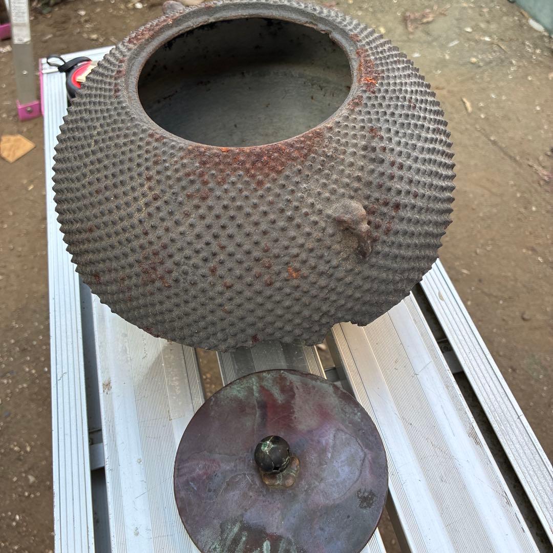 風炉釜 アラレ鉄釜 金属工芸 鐶付 釜鐶 茶道具 炭道具 茶釜 時代物 レトロ