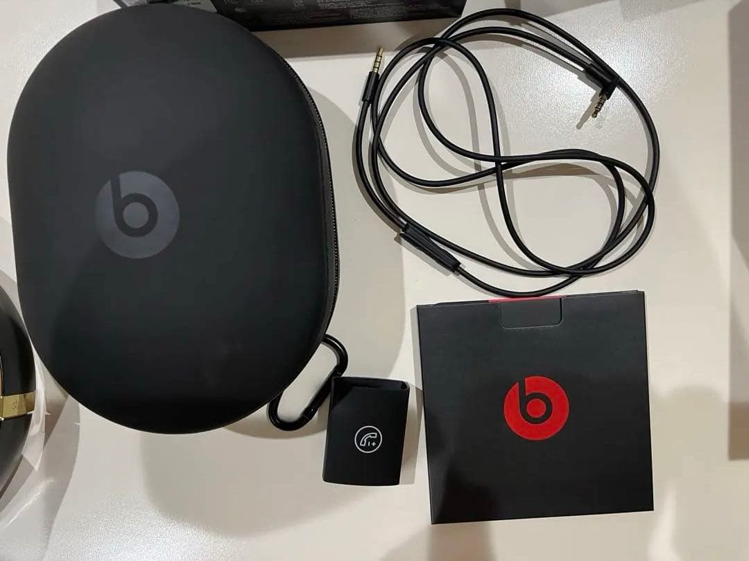 Beats Studio3 Wireless ブラック ヘッドフォン　ゴールド