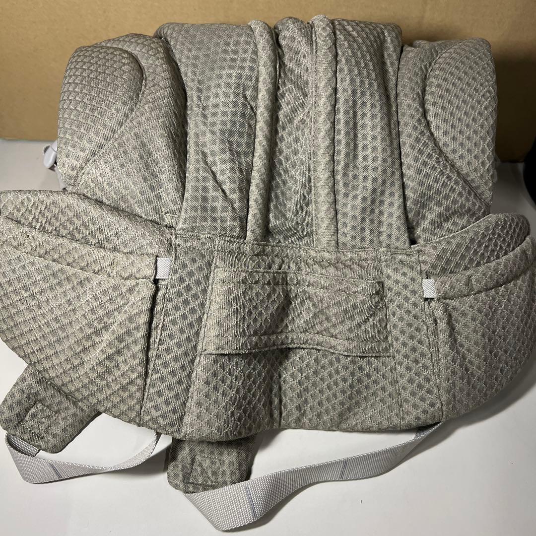 G709 新品　Ergobabyオムニデラックス ソフトオリーブ 抱っこ紐