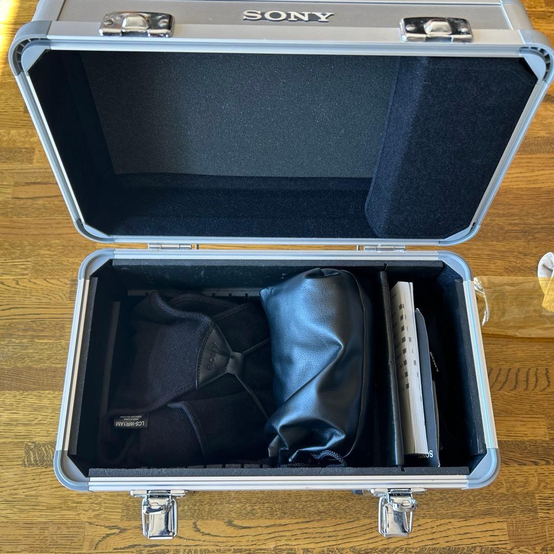 超美品SONY α900 デジタルカメラセット充実の付属品。純正アルミケース付き