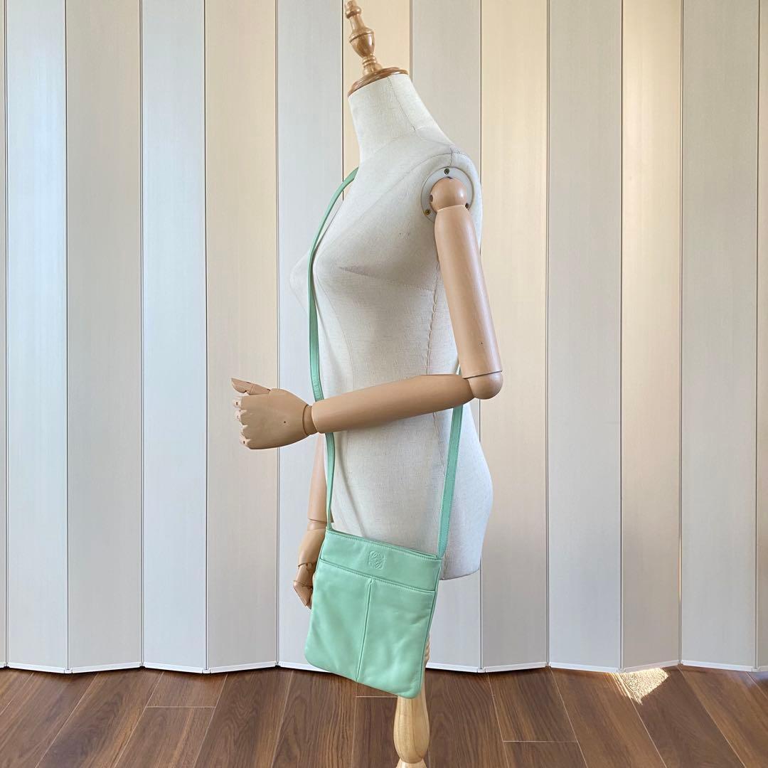 【希少カラー】ロエベ ショルダーバッグ ナッパレザー ミントグリーン アナグラム