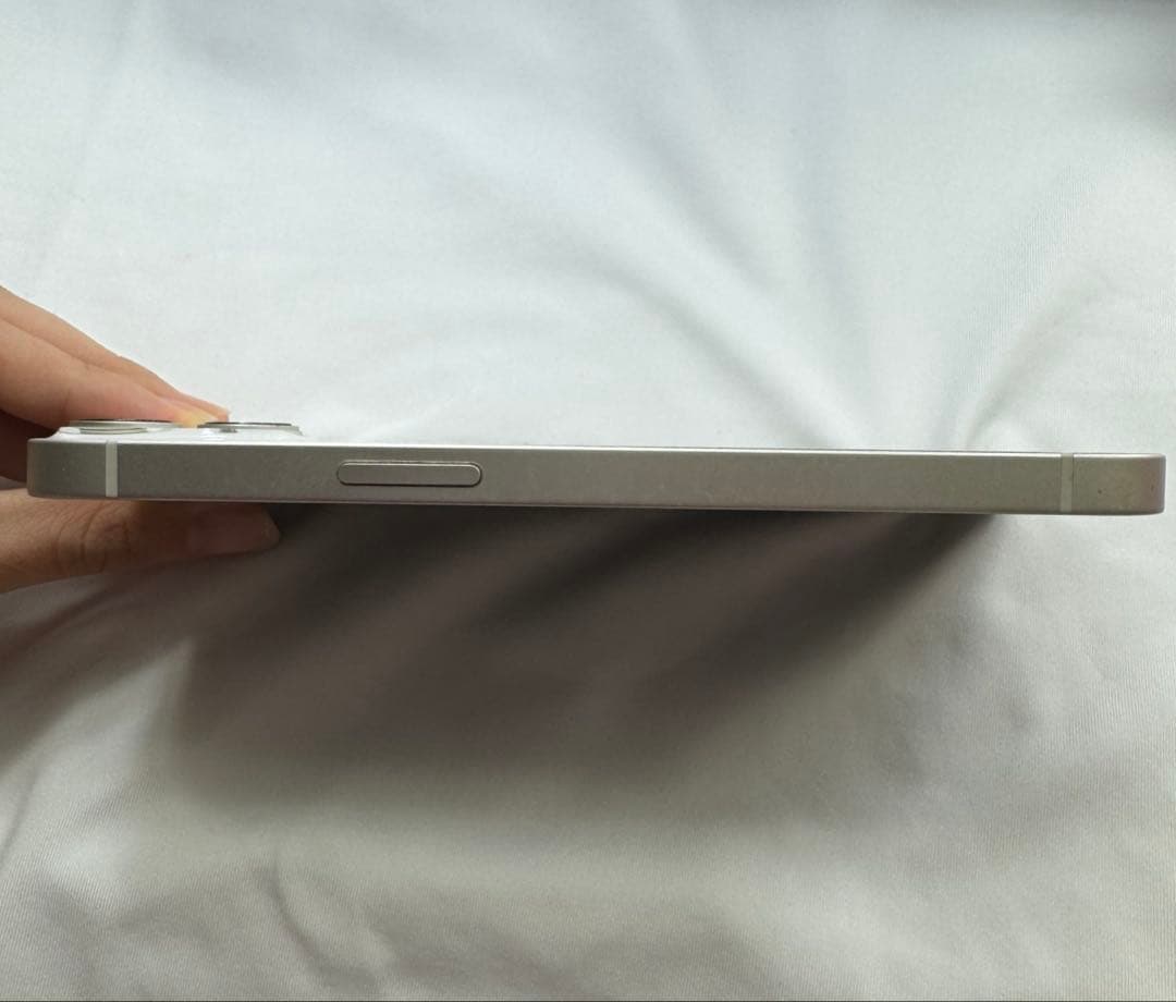 iPhone 13 128GB スターライト