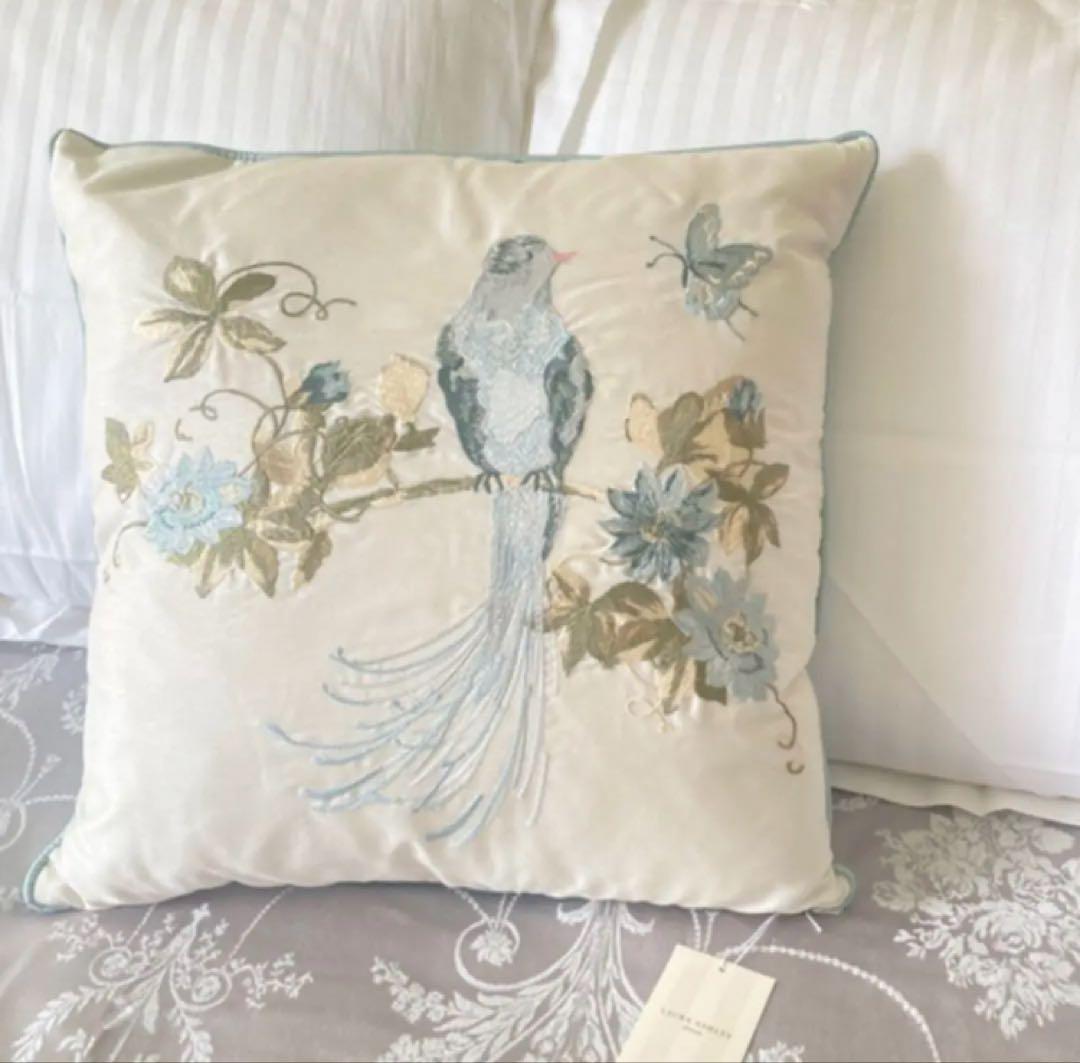 UK 輸入　ローラアシュレイ 刺繍クッション　新品タグ付き
