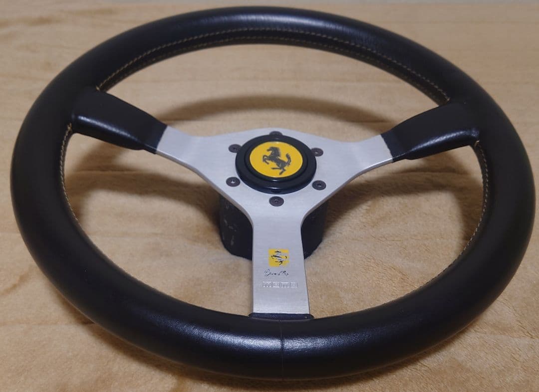 G*T様 【傷あり】モモ キャバリーノ レザーステアリング