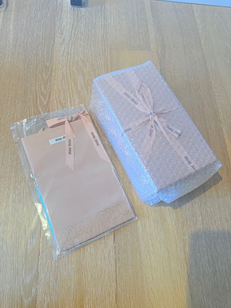 miumiu ノベルティタンブラー　カバー付き