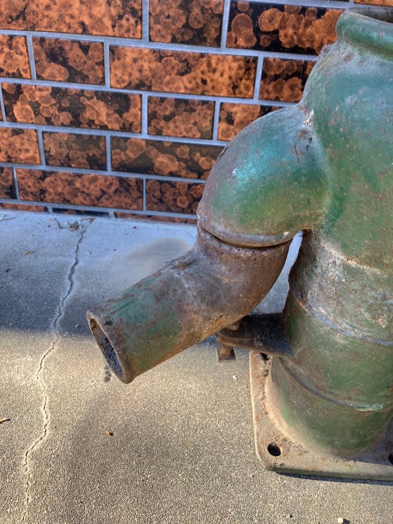 昭和レトロ　古い手押し井戸ポンプ　井戸ポンプ　ジャンクガーデン　ディスプレイ