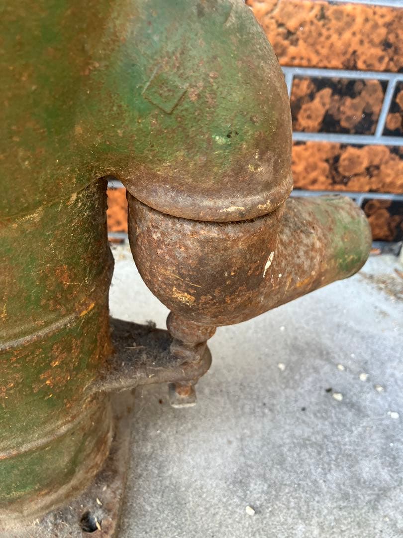 昭和レトロ　古い手押し井戸ポンプ　井戸ポンプ　ジャンクガーデン　ディスプレイ