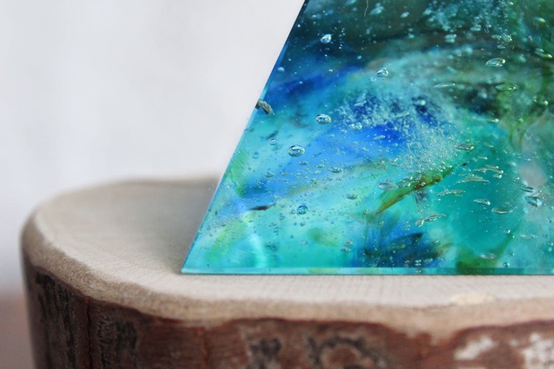 シエラネバダ産アンダラクリスタル　ピラミッド　マルチカラー　ブルー系