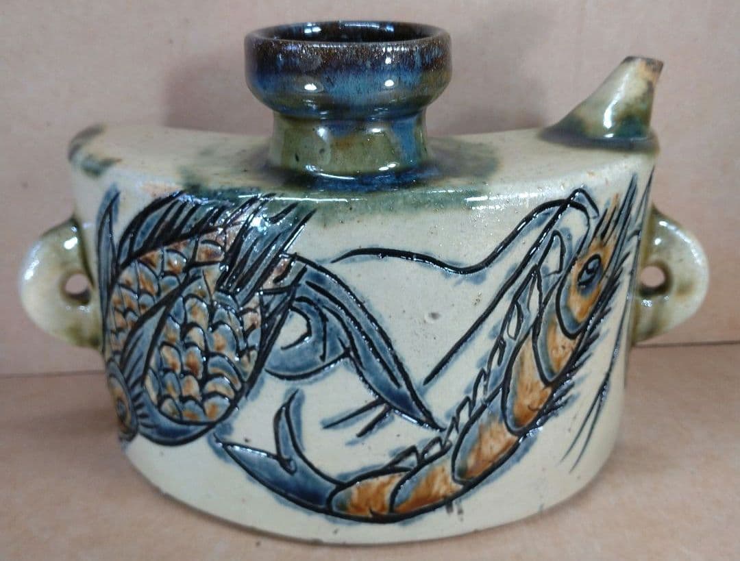 【本物保証】金城次郎 壷屋焼 抱瓶(海老魚紋) 共箱 栞 ｗ25.3㎝ 人間国宝