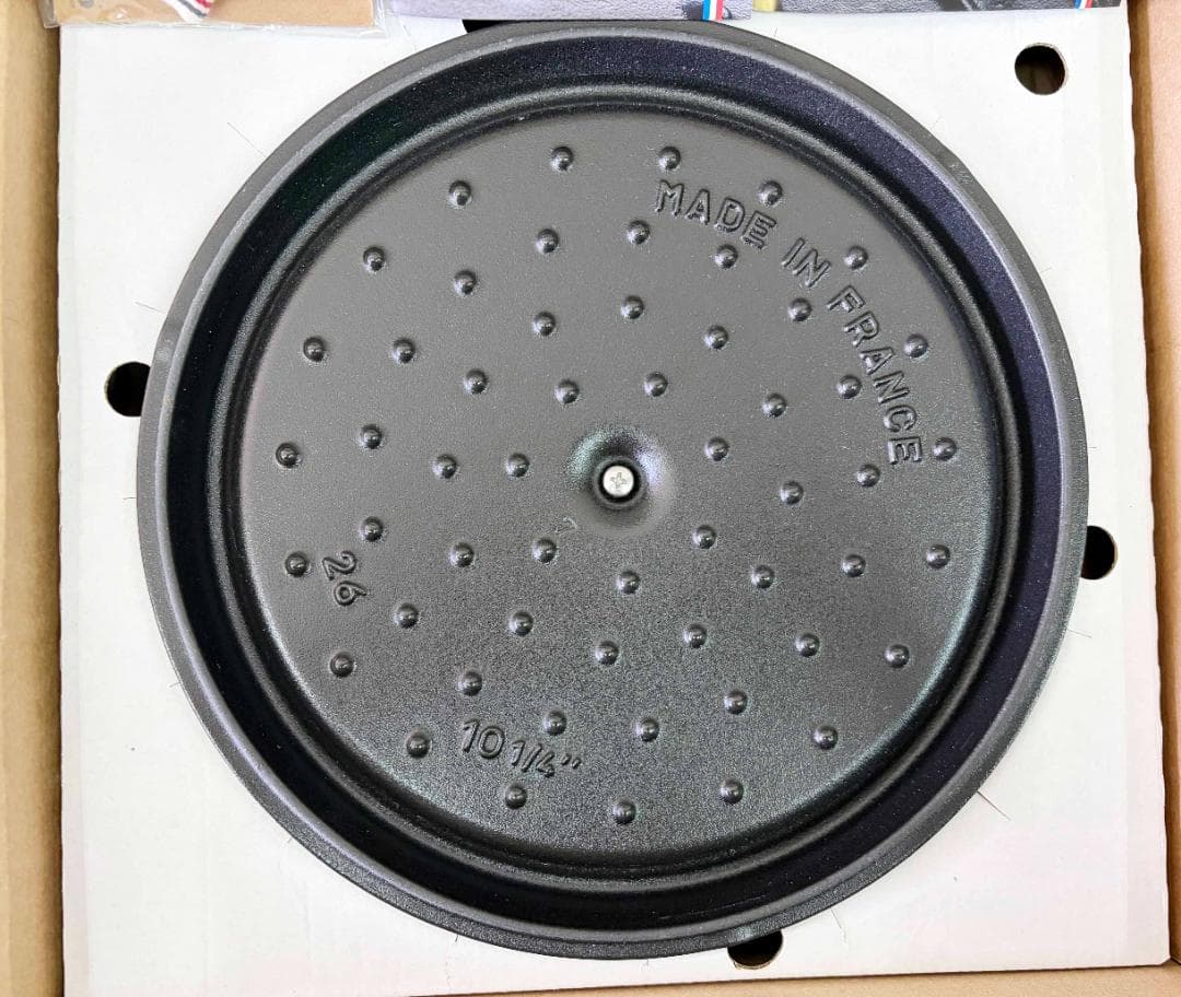 美品 ★ Staub ストウブ シャロー ココット 26cm ブラック ミトン付