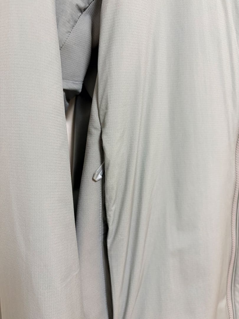 美品　ARC'TERYX　アークテリクス　ATOM LT HOODY　希少カラー