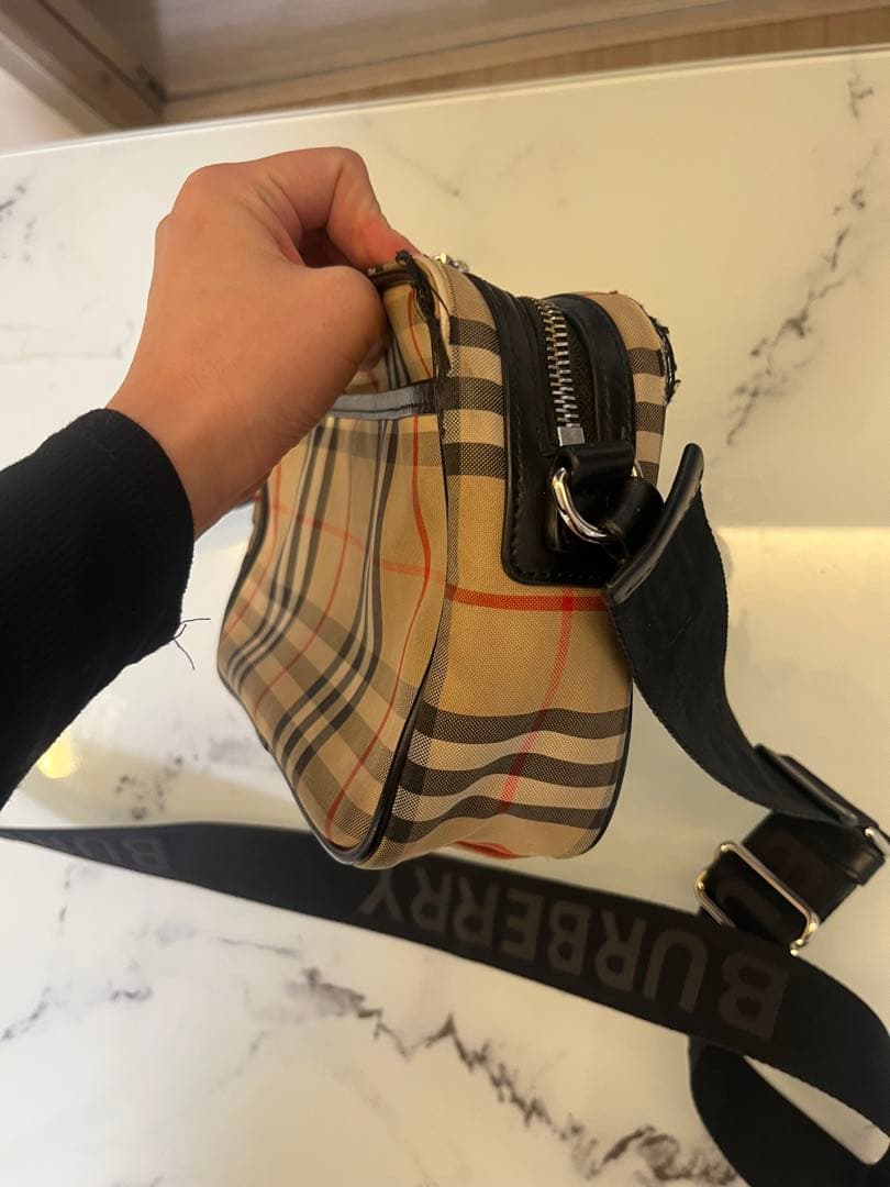 Burberry チェック柄ショルダーバッグ