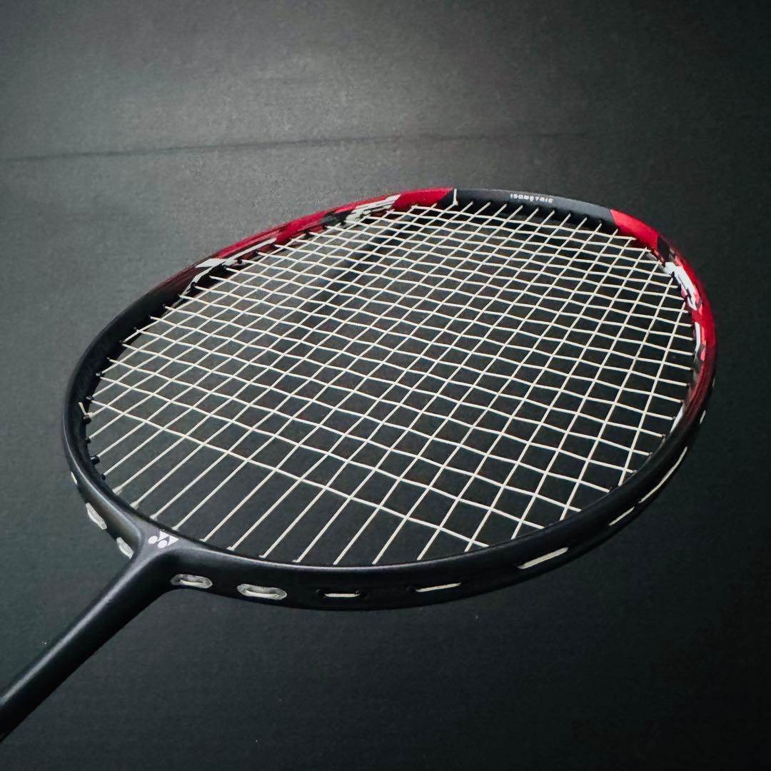 【美品】YONEX ナノフレア700 バドミントンラケット 5UG6