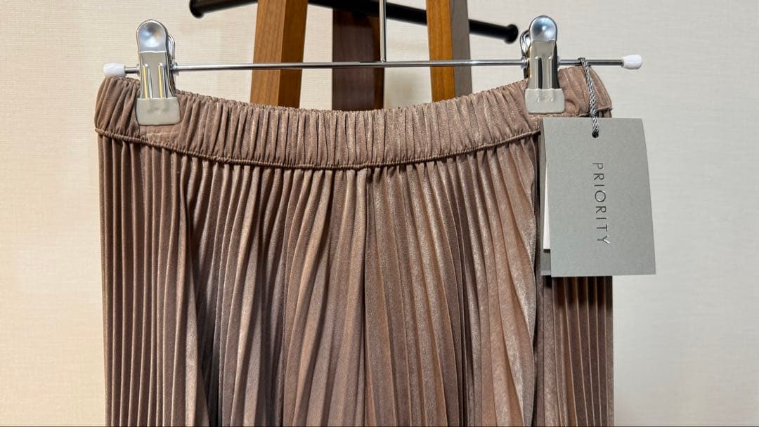 【新品】PRIORITY 大人気のプリーツパンツ　秋冬限定のベロア地　モカ色