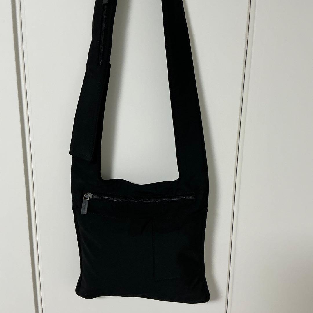 MIU MIU Logo Shoulder Bag ブラック