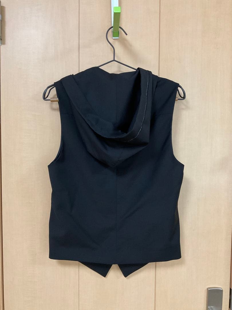 ディオールフード付き黒ベスト