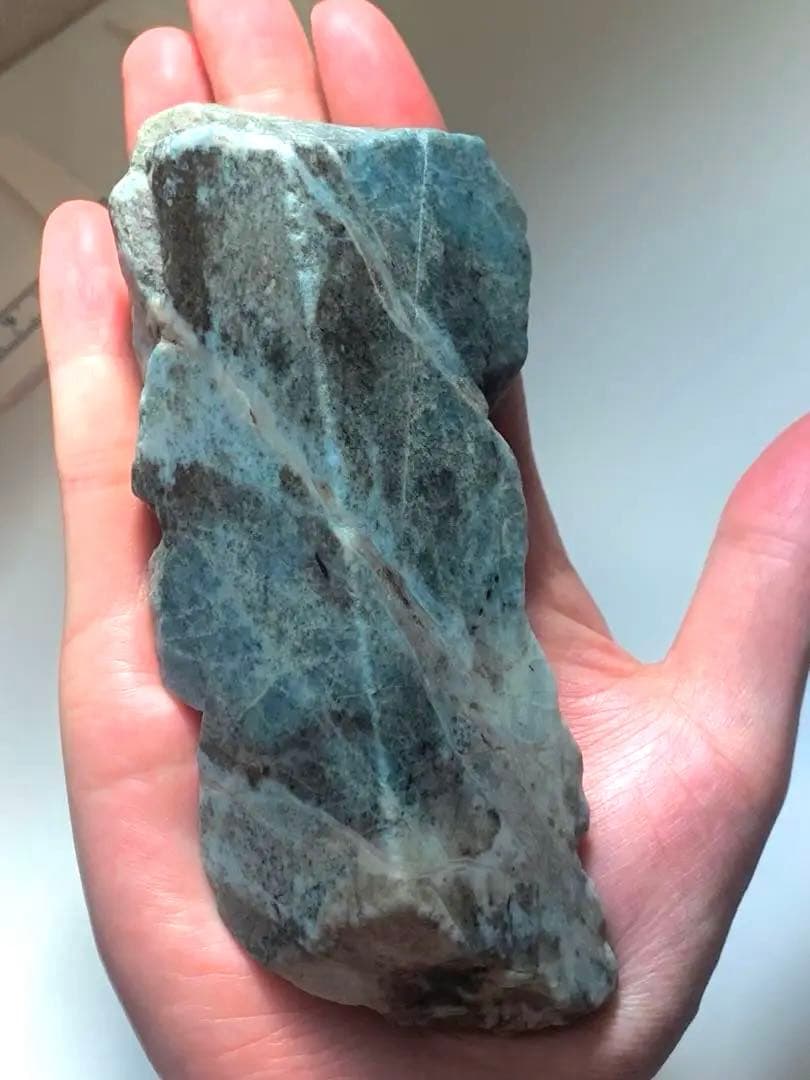 濃い青　糸魚川翡翠　入りコン沢原石　青ひすい　ヒスイ　国産鉱物　水石　根付　勾玉